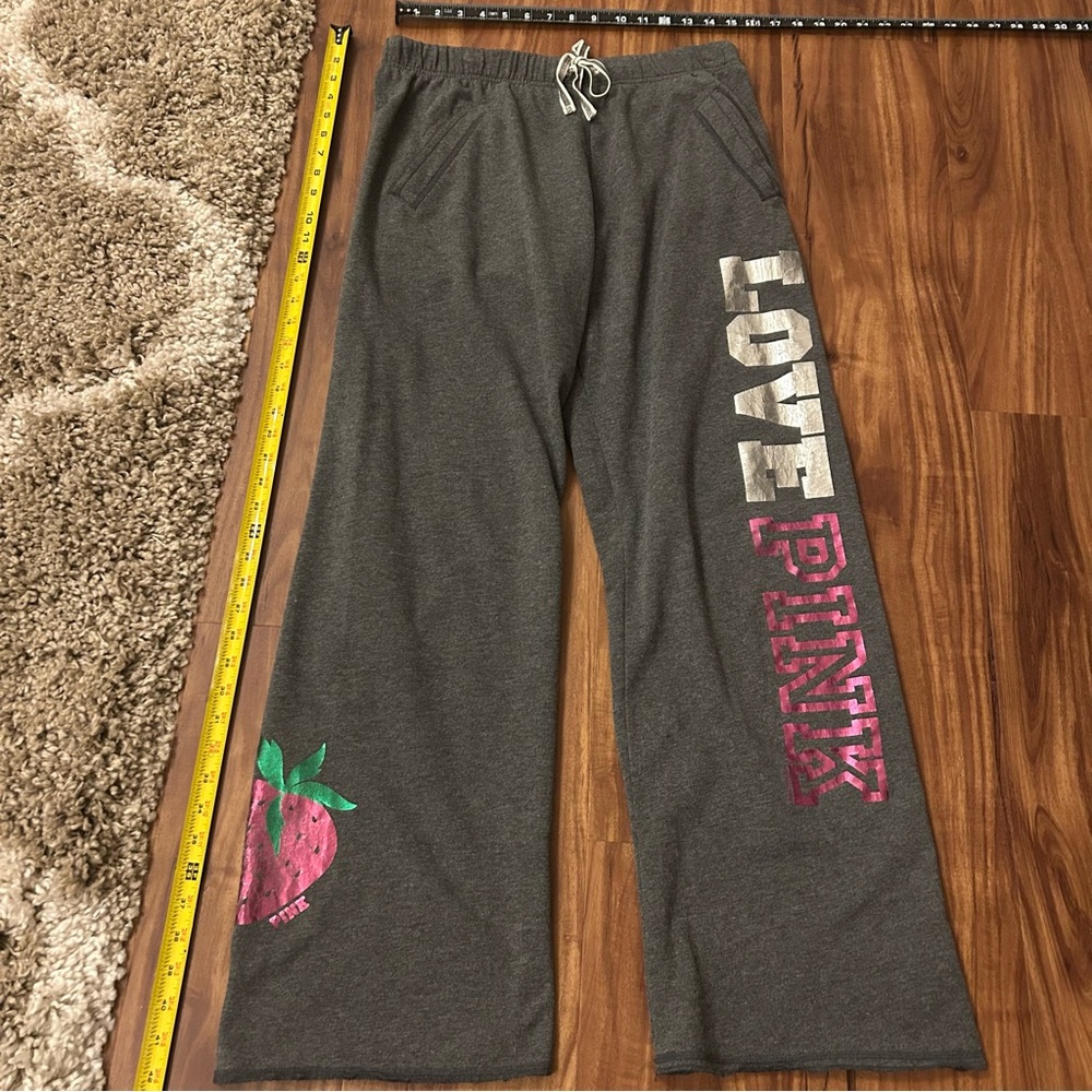 🍓🍓Adorable Y2K Victoria’s Secret Pink Strawberry set Hoodie sweat pants - Picture 9 of 16
